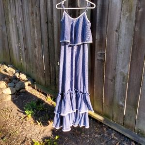 Adorable 1970s maxi dress 🌼☀️💃